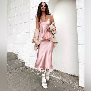 Stars Above Pink Silk Looking Flowy Dress 🩷 size M